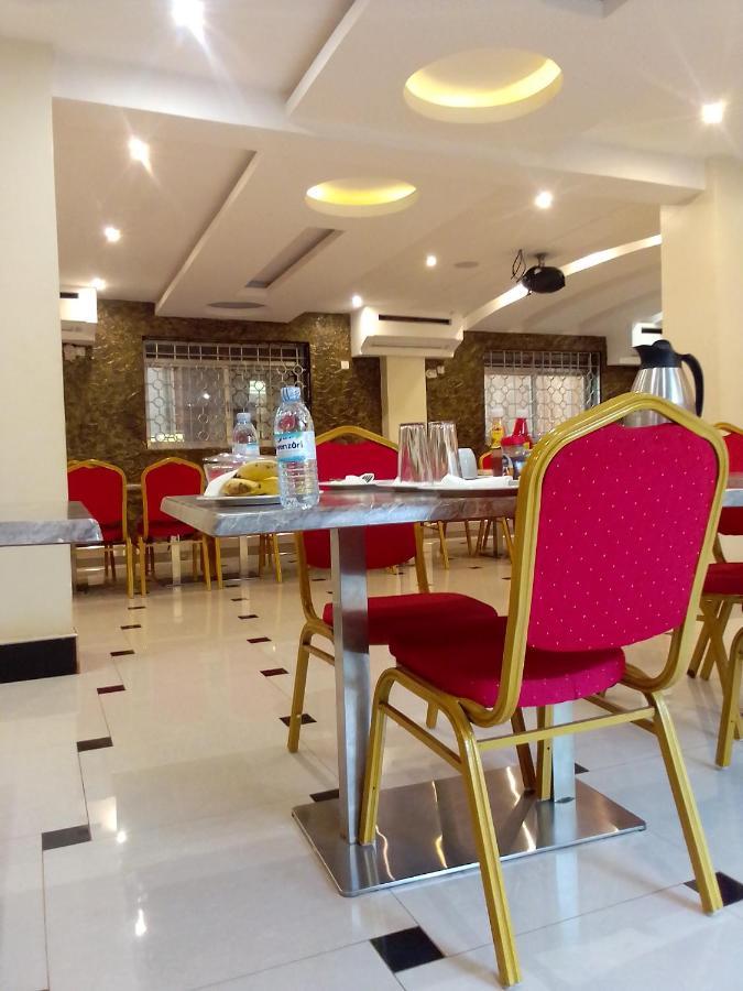 Royal Park Hotel จินจา ภายนอก รูปภาพ