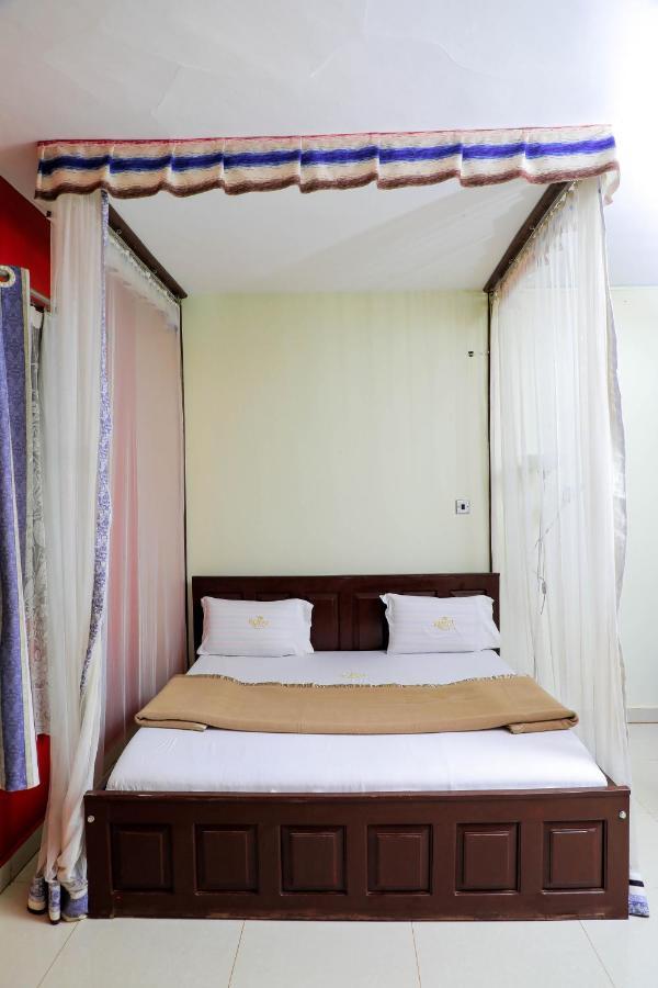 Royal Park Hotel จินจา ภายนอก รูปภาพ