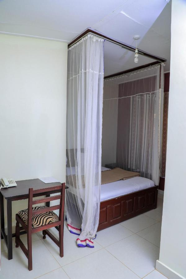 Royal Park Hotel จินจา ภายนอก รูปภาพ