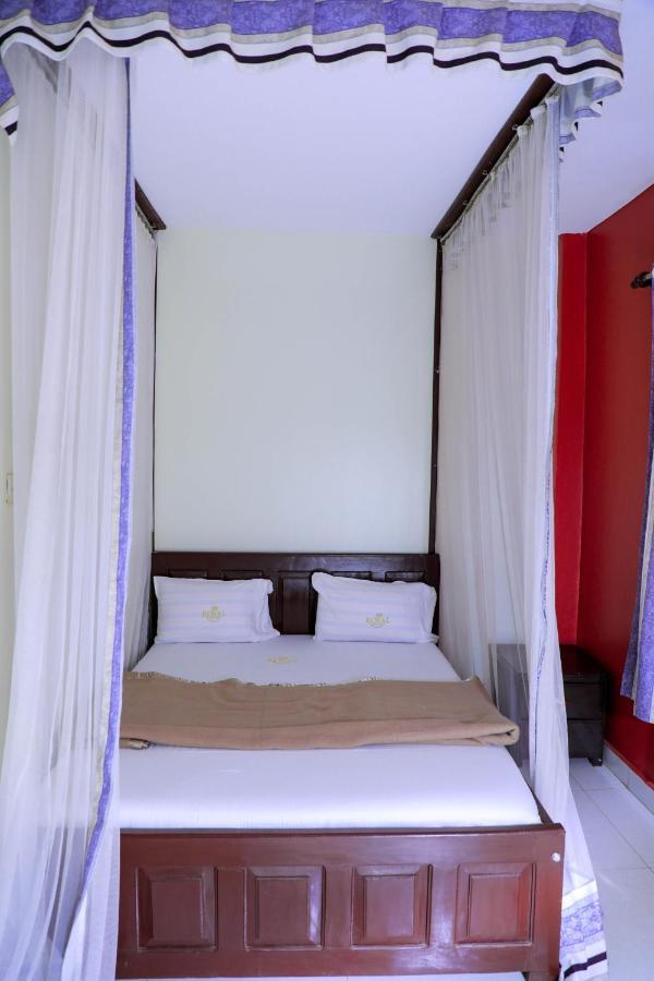 Royal Park Hotel จินจา ภายนอก รูปภาพ