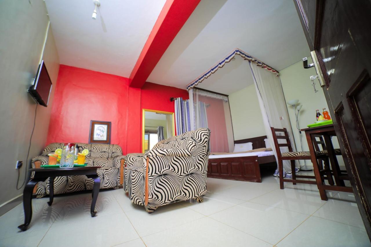 Royal Park Hotel จินจา ภายนอก รูปภาพ