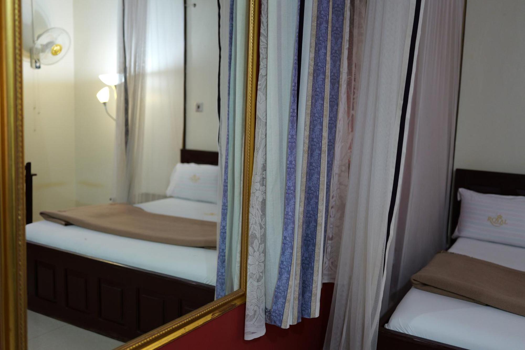 Royal Park Hotel จินจา ภายนอก รูปภาพ